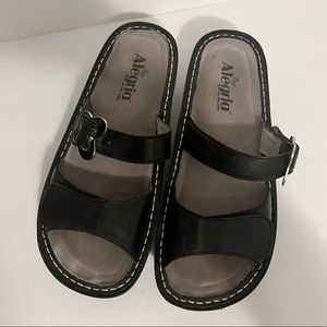 Alegria Mariposa Butterfly buckle black leather two strap sandal size 39